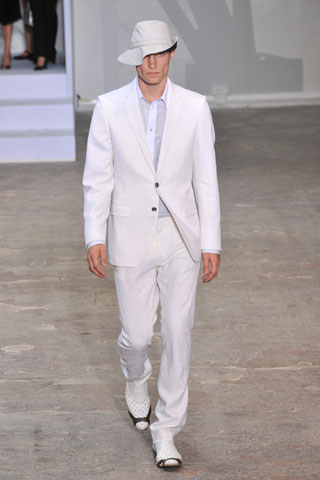 Louis Vuitton / - 2009